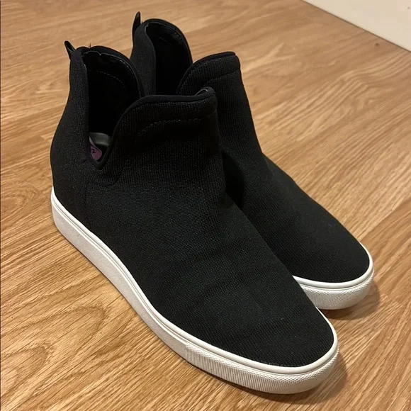 Steve Madden Black and White Casual Sneakers - Picture 3 of 4